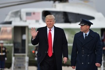 Ông Trump cắt ngắn kỳ nghỉ, khẩn cấp trở về Nhà Trắng sau bạo loạn Virginia