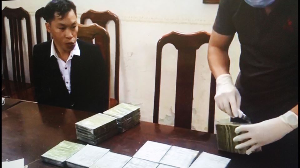 Hà Nội: Bắt đối tượng buôn ma tuý xuyên quốc gia, thu giữ 20 bánh heroin - 1 Hà Nội: Bắt đối tượng buôn ma tuý xuyên quốc gia, thu giữ 20 bánh heroin - 1
