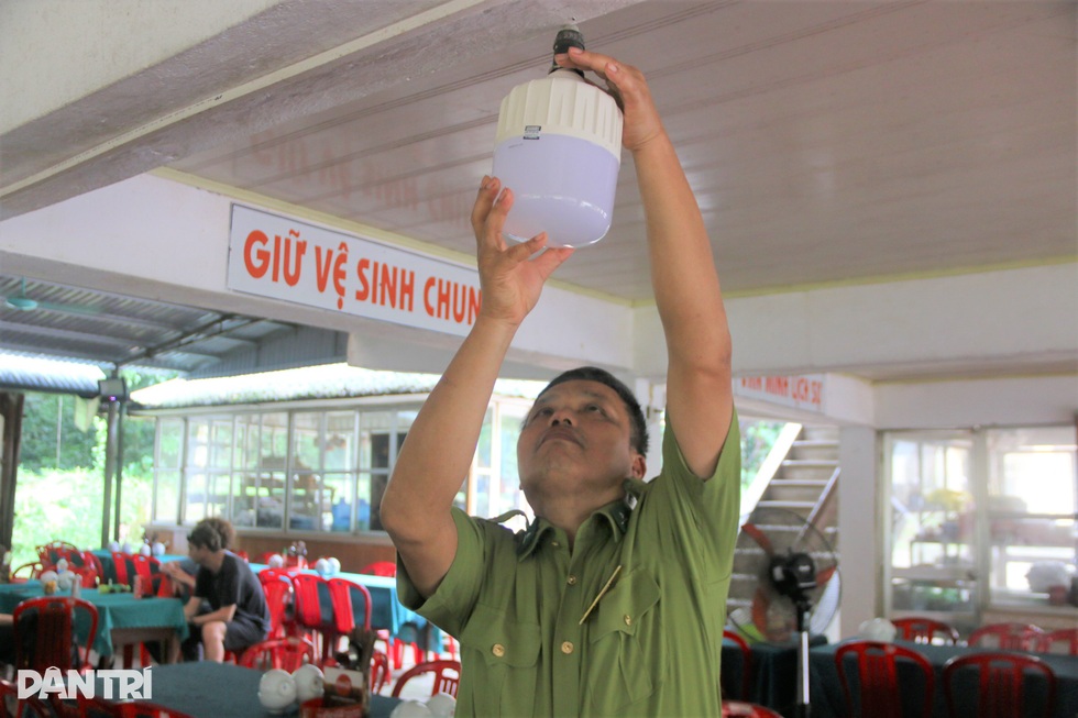 Nơi cuối cùng trong rừng Cúc Phương có điện lưới sau hơn nửa thế kỷ đợi chờ - 3 Nơi cuối cùng trong rừng Cúc Phương có điện lưới sau hơn nửa thế kỷ đợi chờ - 3