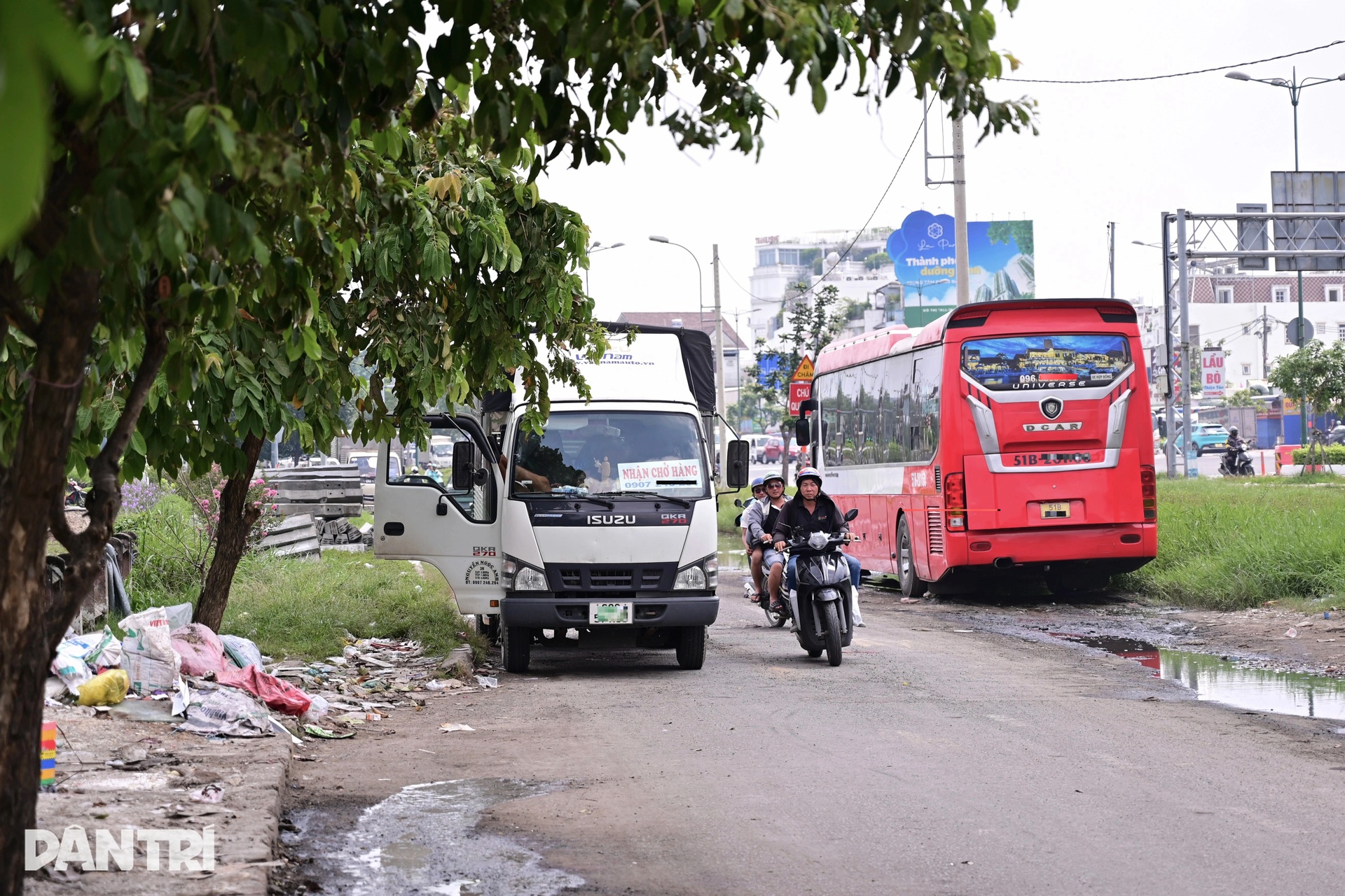 Tuyến đường được xem là điểm nóng về nạn xe dù, bến cóc ở TPHCM xuống cấp - 4 Tuyến đường được xem là điểm nóng về nạn xe dù, bến cóc ở TPHCM xuống cấp - 4