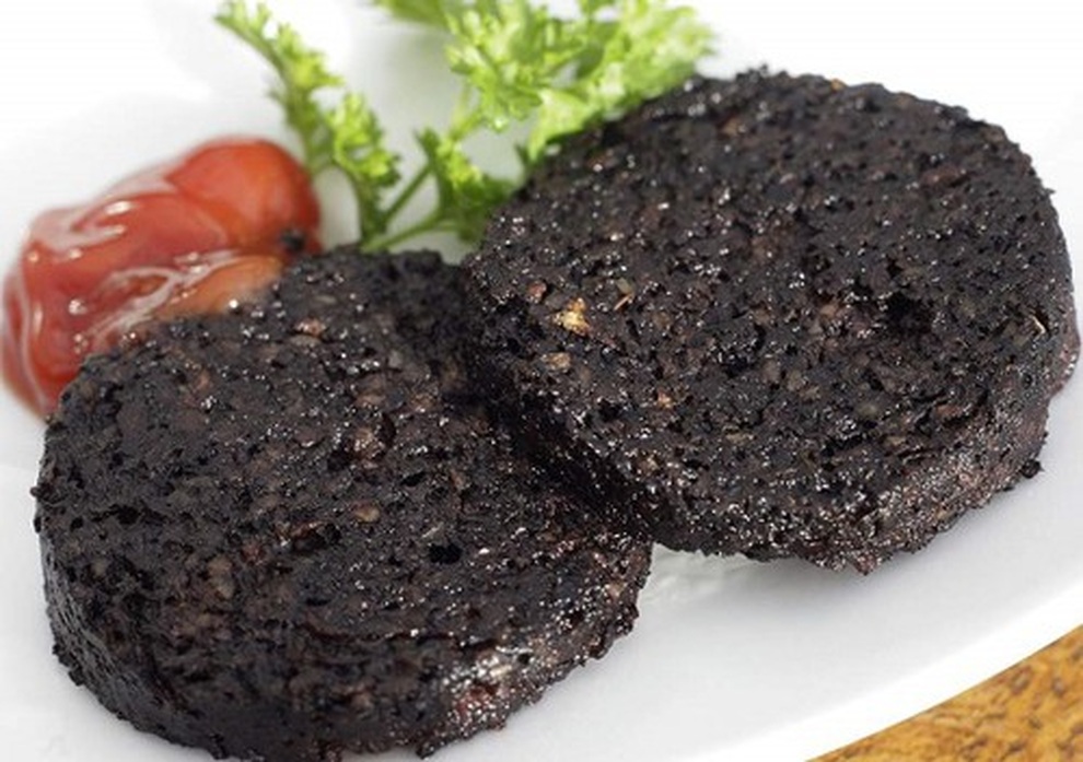 Bánh pudding tiết - món ăn lạ gây tranh cãi ở châu Âu - 1 Bánh pudding tiết - món ăn lạ gây tranh cãi ở châu Âu - 1