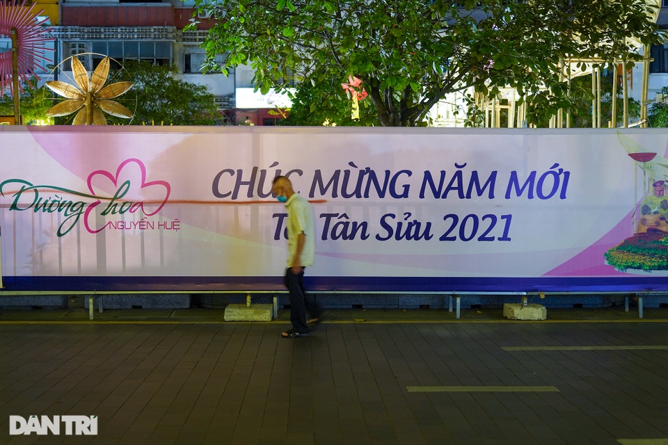 Du khách ngỡ ngàng khi đường hoa Nguyễn Huệ không khai mạc, 17h đóng cửa - 10 Du khách ngỡ ngàng khi đường hoa Nguyễn Huệ không khai mạc, 17h đóng cửa - 10