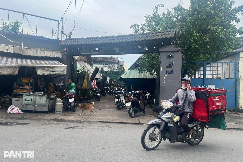 Người đàn ông mang xăng đến đốt phòng trọ ở TPHCM bị bắt - 1 Người đàn ông mang xăng đến đốt phòng trọ ở TPHCM bị bắt - 1