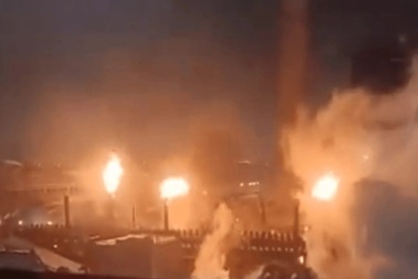 Ukraine lần đầu tập kích nhà máy của tập đoàn thép lớn nhất Nga