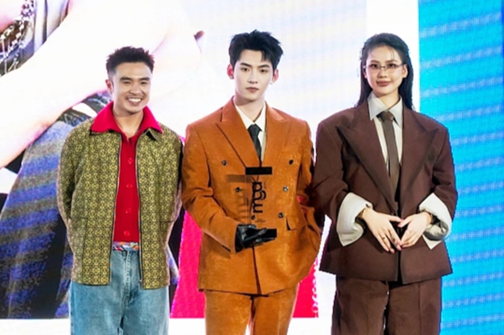 Hoa hậu Bùi Quỳnh Hoa đổi phong cách, nói gì khi bị trêu là anh trai? - 1 Hoa hậu Bùi Quỳnh Hoa đổi phong cách, nói gì khi bị trêu là anh trai? - 1