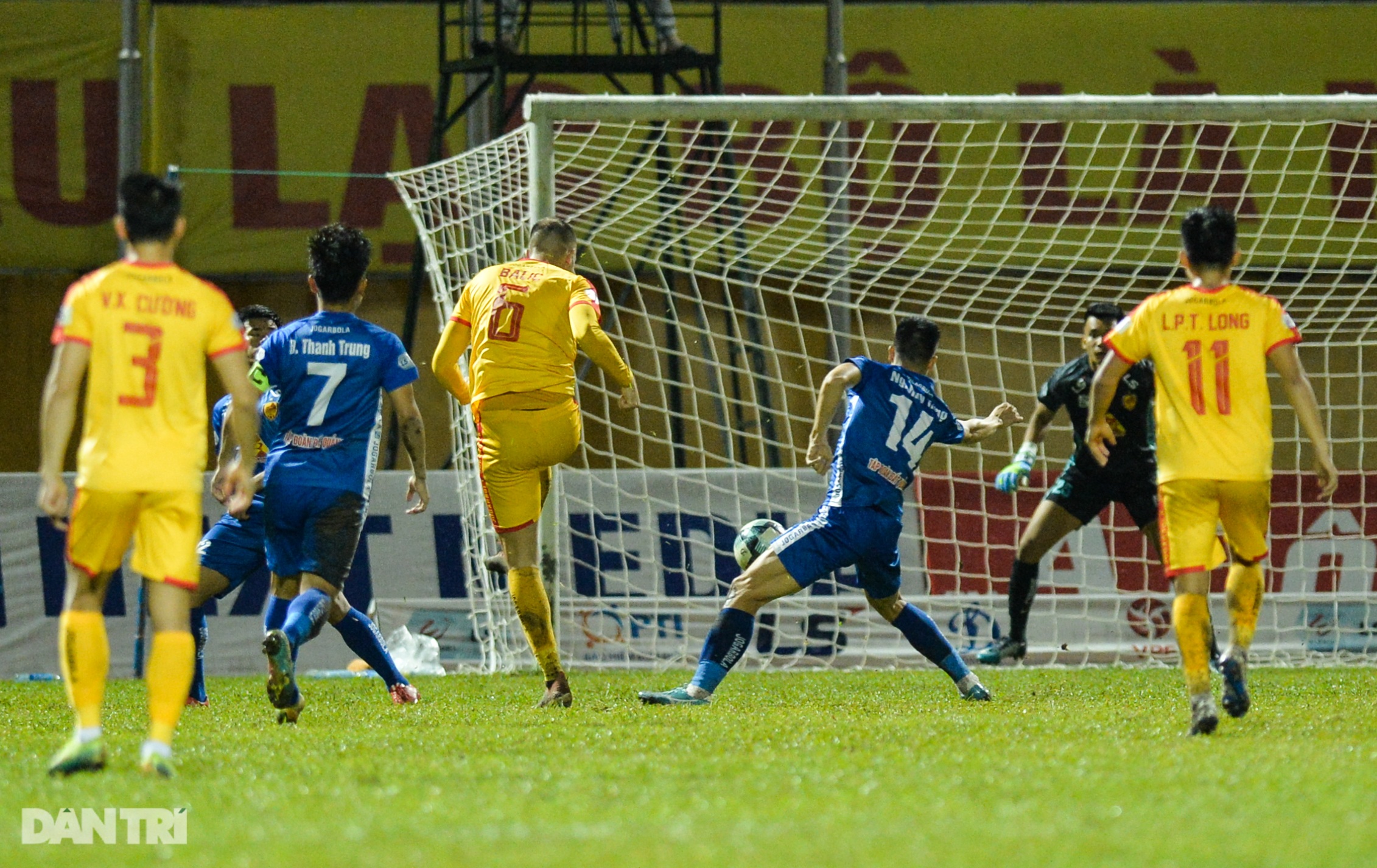 Thanh Hoá 2-1 Quảng Nam: Ngày về không trọn vẹn của HLV Nguyễn Thành Công - 10 Thanh Hoá 2-1 Quảng Nam: Ngày về không trọn vẹn của HLV Nguyễn Thành Công - 10