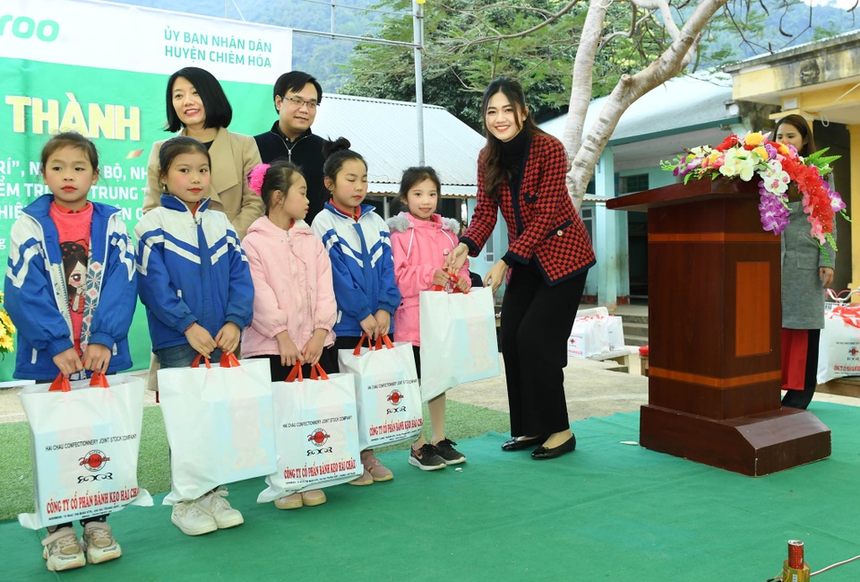 Khánh thành Phòng học Dân trí: Thầy trò hết cảnh vừa dạy, vừa lo lớp sập - 19 Khánh thành Phòng học Dân trí: Thầy trò hết cảnh vừa dạy, vừa lo lớp sập - 19