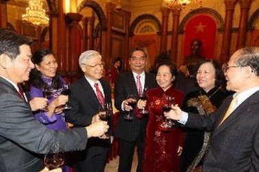 Tổng Bí thư chúc Tết lãnh đạo, đồng bào, chiến sỹ