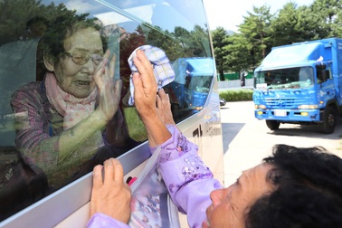 Cuộc chia tay đẫm nước mắt sau những ngày đoàn tụ Hàn - Triều ngắn ngủi