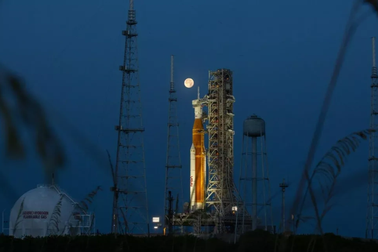 Tạm hoãn sứ mệnh phóng tàu lên Mặt Trăng do ảnh hưởng của bão nhiệt đới