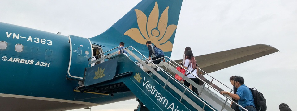 Phạt khách nữ gây náo loạn máy bay 8,5 triệu đồng - 1 Phạt khách nữ gây náo loạn máy bay 8,5 triệu đồng - 1