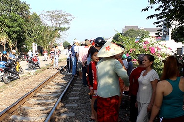 Va chạm với tàu hỏa, hai bà cháu tử vong