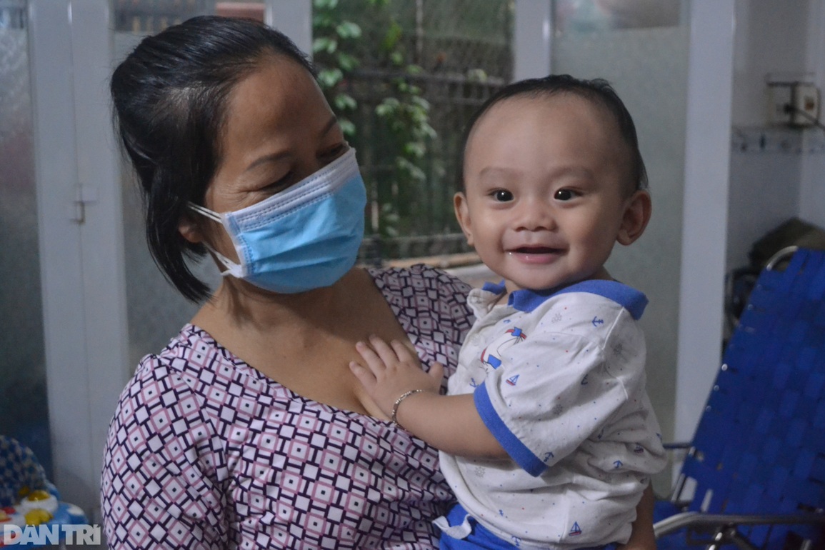 Bé bị bỏ rơi ở khu nhà giàu, duyên số được chị lao công nghèo nhận nuôi - 1 Bé bị bỏ rơi ở khu nhà giàu, duyên số được chị lao công nghèo nhận nuôi - 1