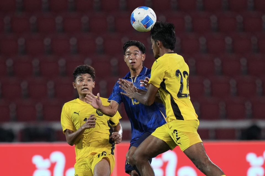 U22 Thái Lan vượt qua U22 Malaysia, hẹn U22 Việt Nam ở chung kết SEA Games - 2 U22 Thái Lan vượt qua U22 Malaysia, hẹn U22 Việt Nam ở chung kết SEA Games - 2
