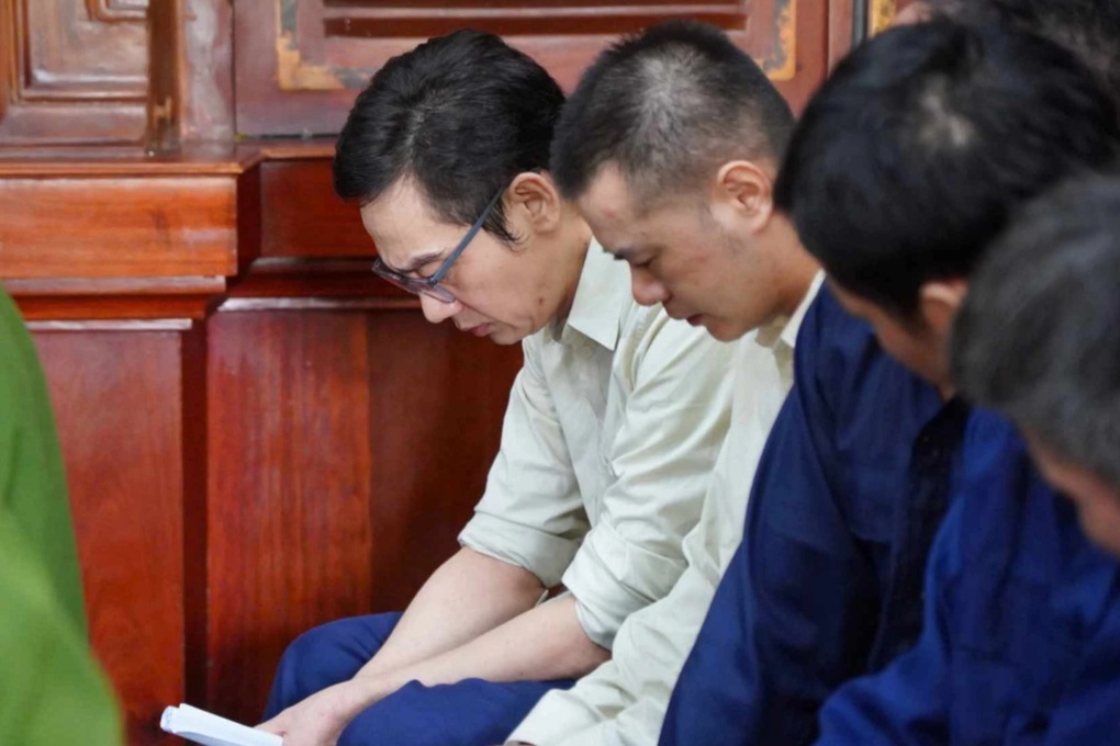 Cựu cán bộ công an lừa chạy án cho cát tặc được giảm 3 năm tù - 2