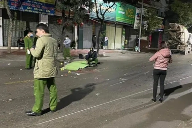 Hai người đi xe máy tử vong sau cú va chạm với xe bồn