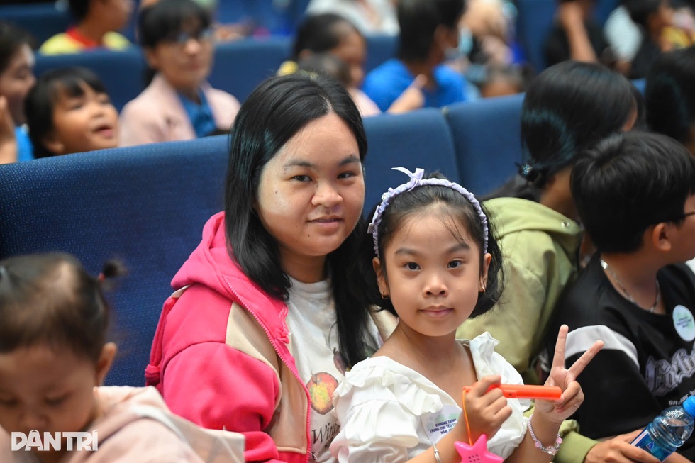 Mang “Trung thu yêu thương” đến 1.000 trẻ em TPHCM - 8 Mang “Trung thu yêu thương” đến 1.000 trẻ em TPHCM - 8