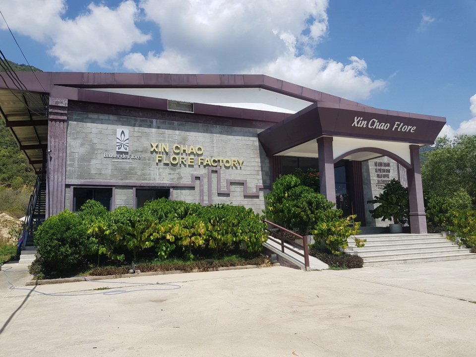 Loạt showroom đón khách Trung Quốc xây trái phép vẫn chưa bị tháo dỡ - 3 Loạt showroom đón khách Trung Quốc xây trái phép vẫn chưa bị tháo dỡ - 3