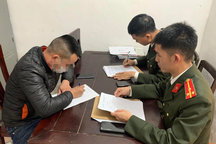 Lên facebook xúc phạm công an vì bị phạt không đội mũ bảo hiểm