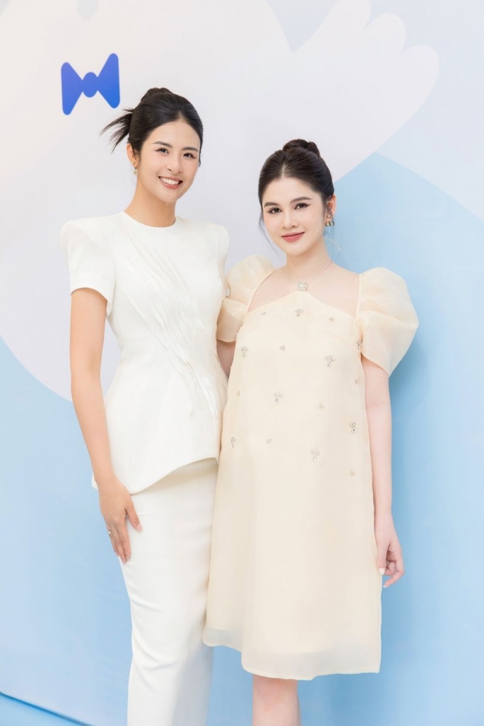 Thu Hoài và Ngọc Hân thân thiết nhau