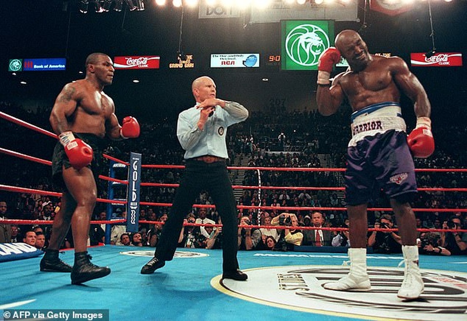 Myke Tyson và Roy Jones Jr đọ dáng trước trận chiến ngày trở lại - 2 Myke Tyson và Roy Jones Jr đọ dáng trước trận chiến ngày trở lại - 2