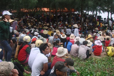 Vụ 300 ngư dân chặn đường: Chủ tịch tỉnh sẽ từ chức nếu thất hứa