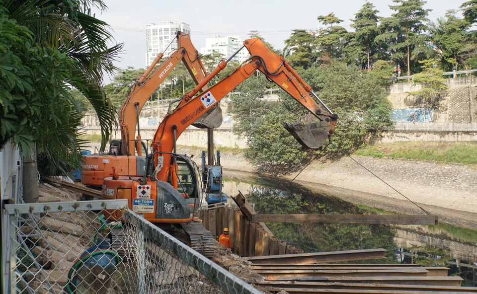 Cận cảnh công trình tách nước thải khỏi sông Tô Lịch - 1 Cận cảnh công trình tách nước thải khỏi sông Tô Lịch - 1