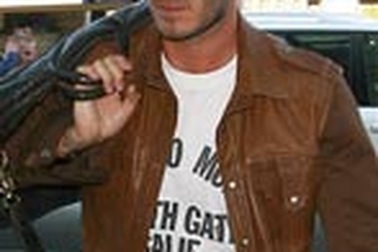 Bố David Beckham suýt thiệt mạng vì trụy tim