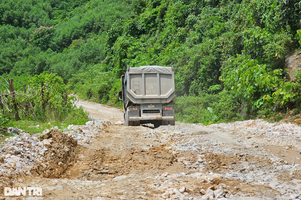 Con đường "đau khổ" hơn 40 năm tuổi bao giờ mới được sửa chữa?