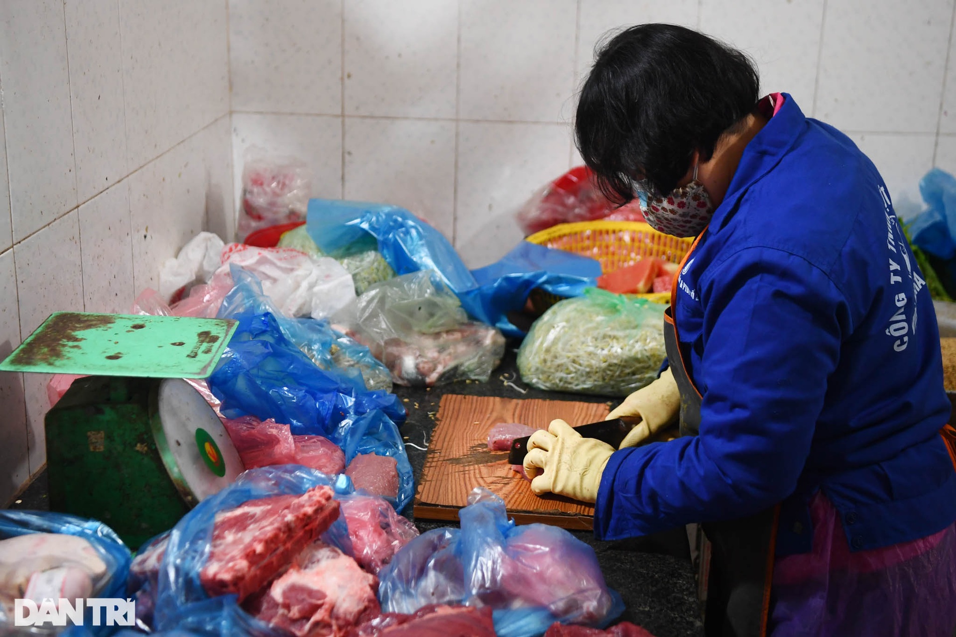 Những bảo mẫu chăm hổ tại Vườn thú Thủ Lệ ở Hà Nội - 10 Những bảo mẫu chăm hổ tại Vườn thú Thủ Lệ ở Hà Nội - 10