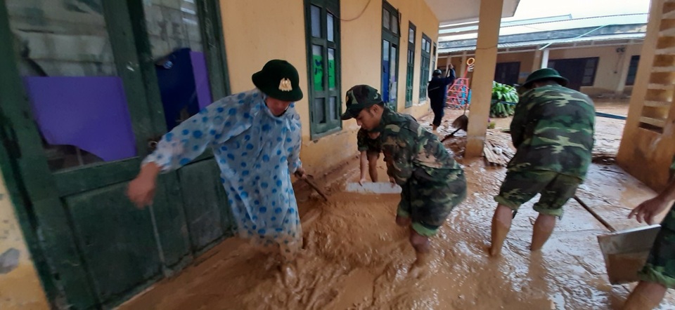 Quảng Trị: Do bị vùi lấp, hư hỏng, 11 điểm trường chưa cho học sinh đi học - 2 Quảng Trị: Do bị vùi lấp, hư hỏng, 11 điểm trường chưa cho học sinh đi học - 2