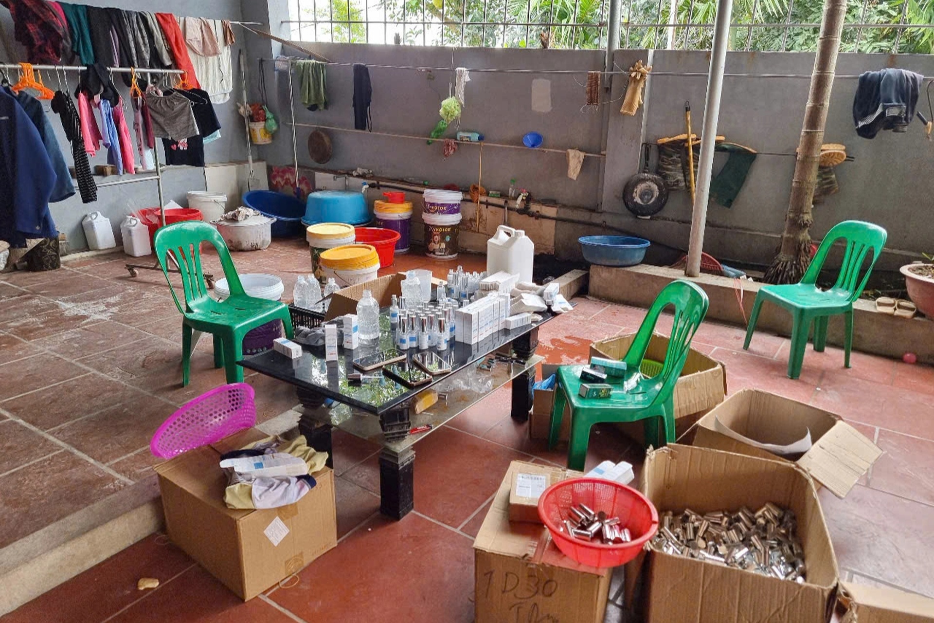 Cận cảnh xưởng sản xuất mỹ phẩm giả, bán trăm nghìn đơn trên Shopee, TikTok - 1 Cận cảnh xưởng sản xuất mỹ phẩm giả, bán trăm nghìn đơn trên Shopee, TikTok - 1