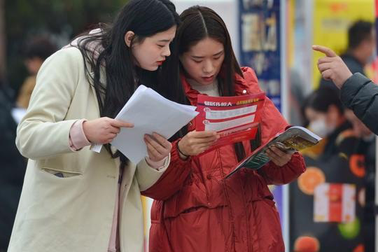 Bất chấp đường xa đến thành phố khác để... gửi tiết kiệm với lãi suất cao