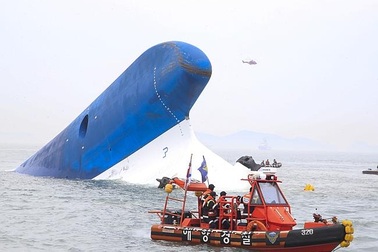 Vụ đắm phà kinh hoàng Hàn Quốc: Do đá ngầm hay do thuyền trưởng?