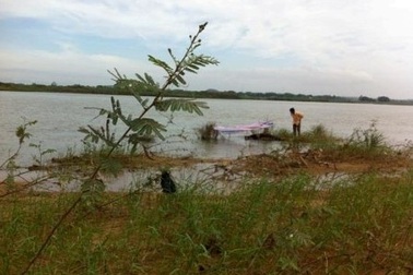 Phát hiện thi thể nam thanh niên nổi trên sông