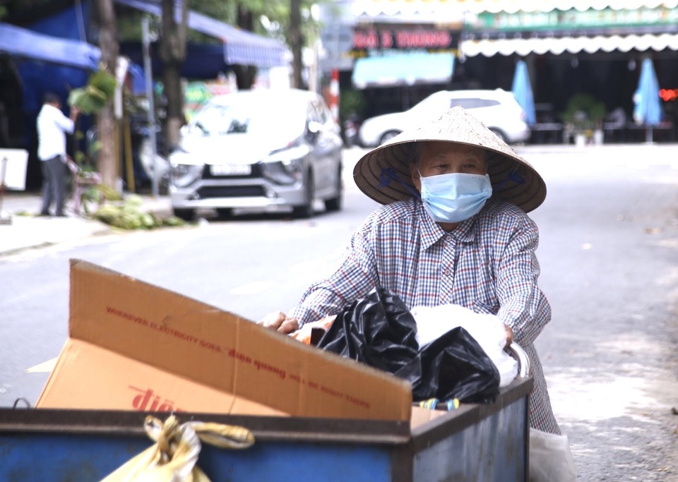 20/10, dáng tảo tần vẫn lặng lẽ mưu sinh trên phố - 5 20/10, dáng tảo tần vẫn lặng lẽ mưu sinh trên phố - 5
