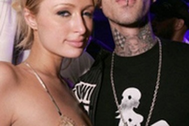 Paris Hilton đã công khai quan hệ với Travis Barker?
