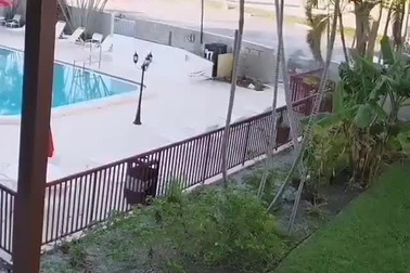 Qua đường bất cẩn gây tai nạn kinh hoàng