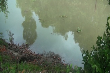 Hai bà cháu ngã sông chết đuối