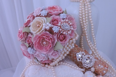 Cùng ngắm bộ trang sức cưới bằng sứ tuyệt đẹp của Minh Long