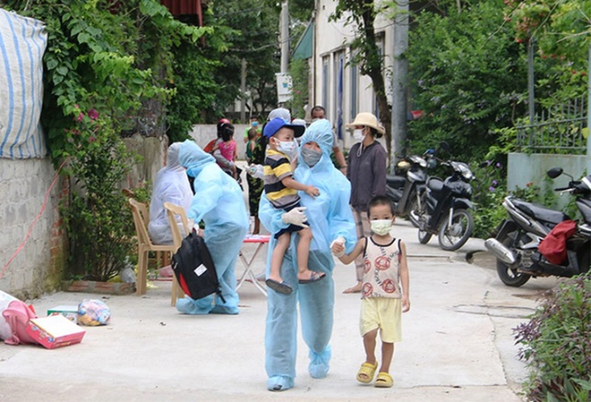 Phó Thủ tướng yêu cầu rà soát quy định thời gian cách ly trẻ em tại nhà - 1 Phó Thủ tướng yêu cầu rà soát quy định thời gian cách ly trẻ em tại nhà - 1
