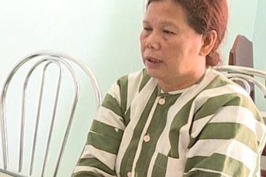 Bắt người phụ nữ tạt a xít hàng xóm, trốn truy nã suốt 24 năm