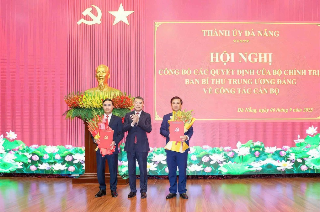 Ông Phạm Đức Ấn được giới thiệu làm Chủ tịch UBND thành phố Đà Nẵng - 1 Ông Phạm Đức Ấn được giới thiệu làm Chủ tịch UBND thành phố Đà Nẵng - 1