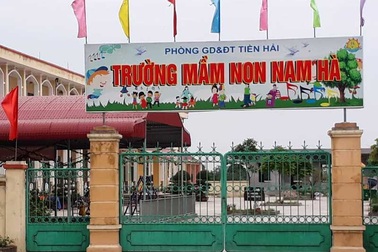 Vụ mất tiền oan vì nhận làm tranh đính đá: Ngừng phân công nhiệm vụ với bà phó hiệu trưởng