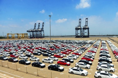 Ô tô, xe máy nhập khẩu tăng mạnh, ngân sách có thêm 10.000 tỷ đồng