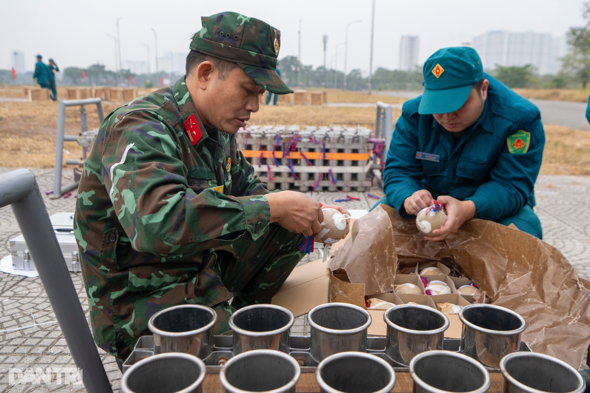 Bên trong trận địa pháo hoa Tết Dương lịch 2025 ở Hà Nội - 7