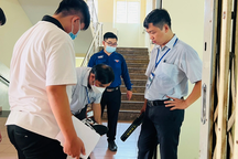 Thí sinh thi đánh giá chuyên biệt phải cởi giày... kiểm tra an ninh