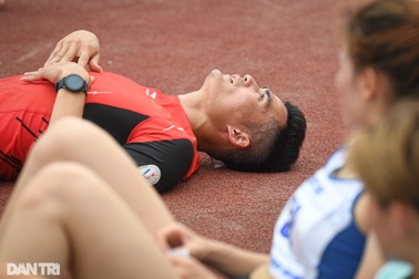 Quách Công Lịch bất ngờ nằm sân, bỏ thi tại giải điền kinh tiền SEA Games