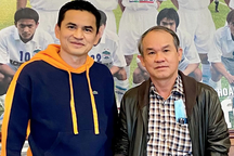 Từ chối dẫn dắt tuyển Thái Lan, HLV Kiatisuk ở lại HA Gia Lai