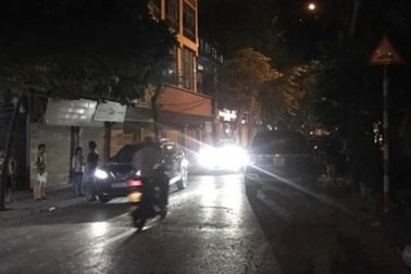 Ô tô hất tung đôi vợ chồng, một bà bầu bị thương rất nặng